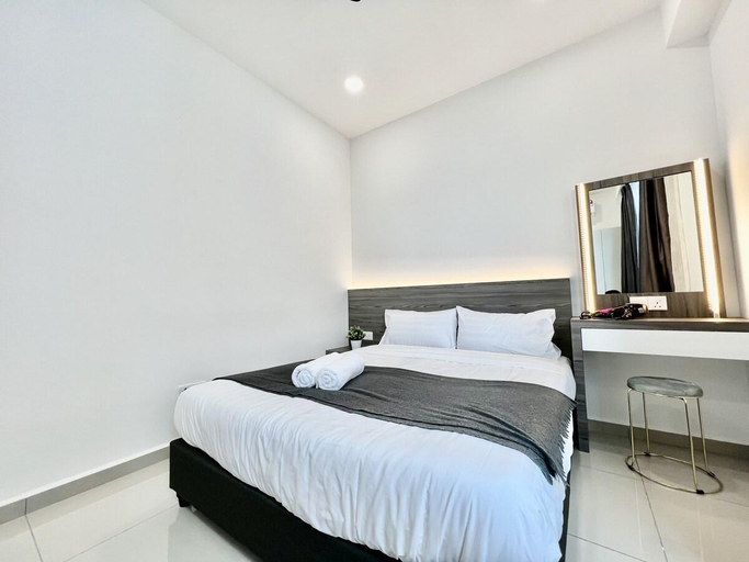 Bedroom 2, Middle Town Breezy Stay {Novo8} 4pax-Wifi, Malacca City