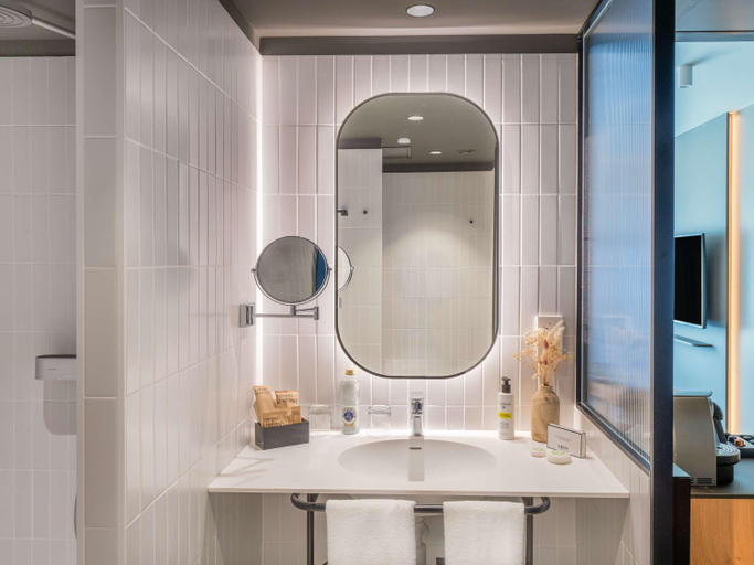 Bathroom 4, Pullman Madrid Airport & Feria, Madrid