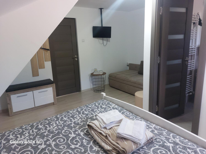 Bedroom 2, Lopofa, Lunca De Sus