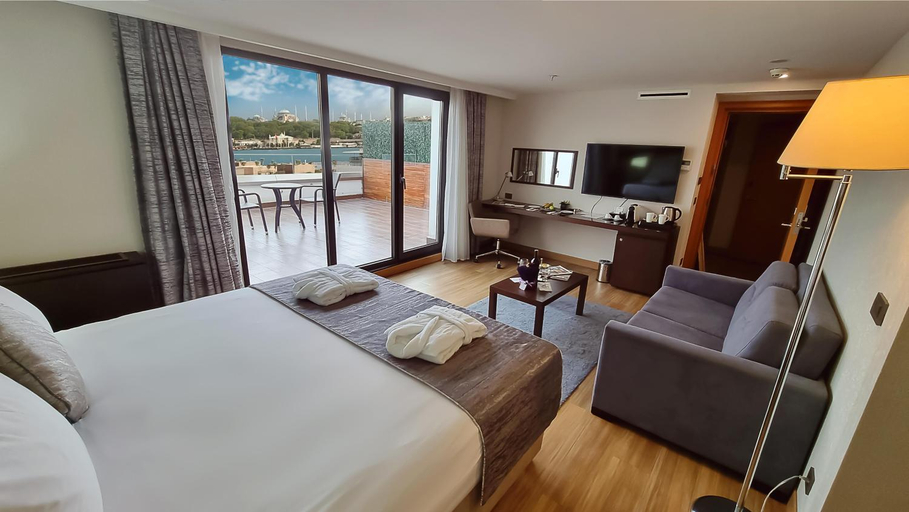 Bedroom 2, Port Bosphorus, Beyoğlu