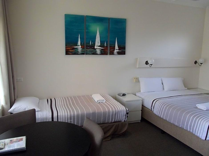 Bedroom 2, Guichen Bay Motel, Robe