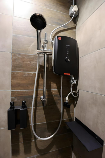 Bathroom 3, Industrial Concept Town Stay @Melaka 6pax/3BR/wifi, Malacca City