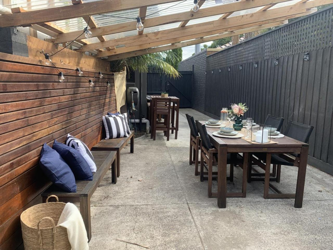 Others 3, Quite, quaint & private guesthouse, sleeps 6, Melbourne