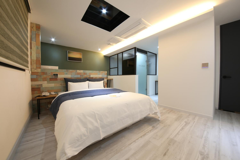 Bedroom 3, Two Nights Business Hotel, Jeonju