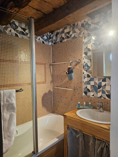 Bathroom 5, La Grange Padirac, Lot
