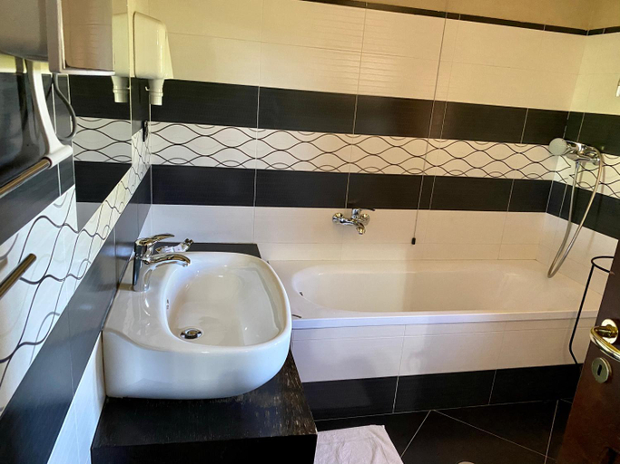 Bathroom, Le Colline del Gelso-Masseria Mazzei, Cosenza