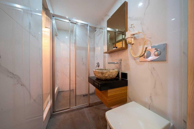 Bathroom 3, HOLIDAY BUSINESS SUIT, Bakırköy