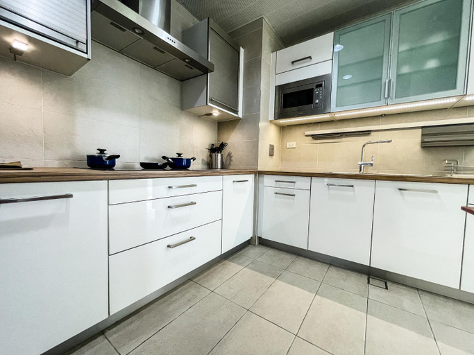 Others 4, Full-Serviced Residential Apartment in Uptown, BGC, Taguig