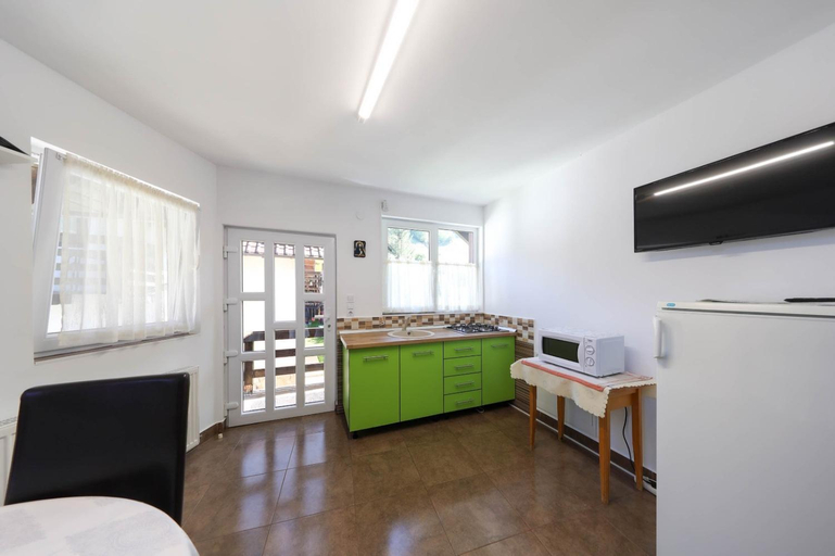 Others 4, Casa Dintre Vai, Bran