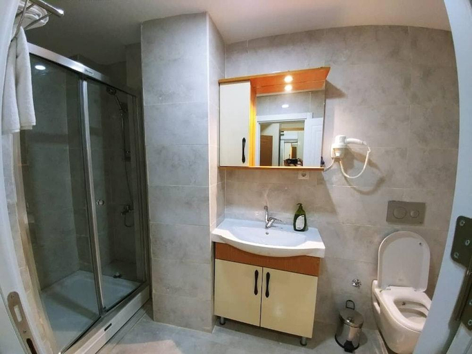 Bathroom 5, Newaz Hotel, Beyoğlu