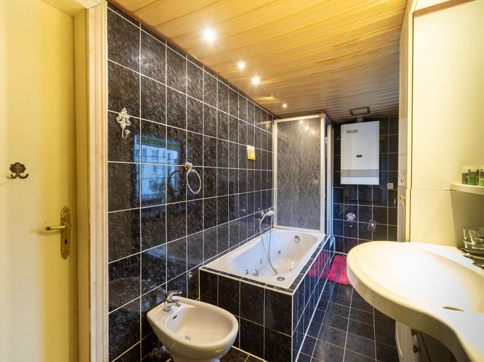 Bathroom, Gemutliche Ferienwohnung in Wismar mit Holzofen, Nordwestmecklenburg