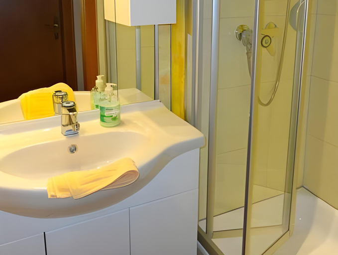 Bathroom 4, Gastehaus Groder, Zell am See