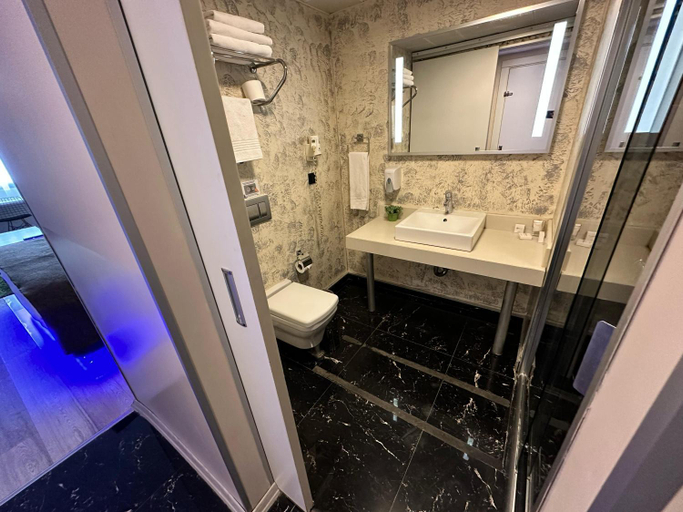 Bathroom 4, Tempo Suites Aeropuerto, Bakırköy