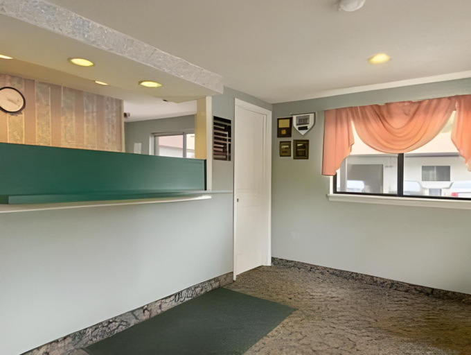 Others 5, Enfield Inn, Hartford
