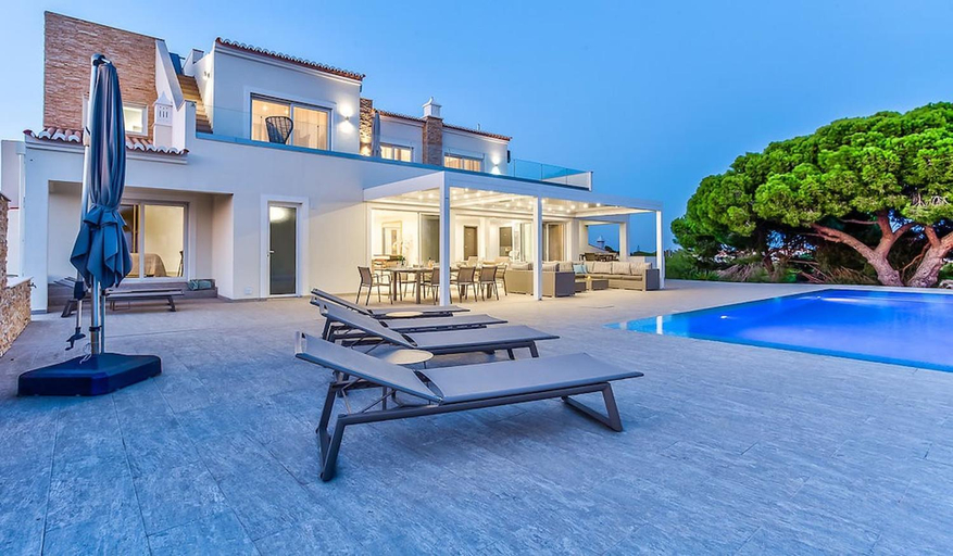 Others 2, Goldeneye · Luxury 6 Bedroom Villa With Infinity P, Lagoa
