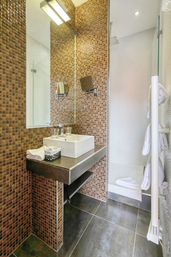 Bathroom 4, Nice Excelsior Centre Gare by HappyCulture, Alpes-Maritimes