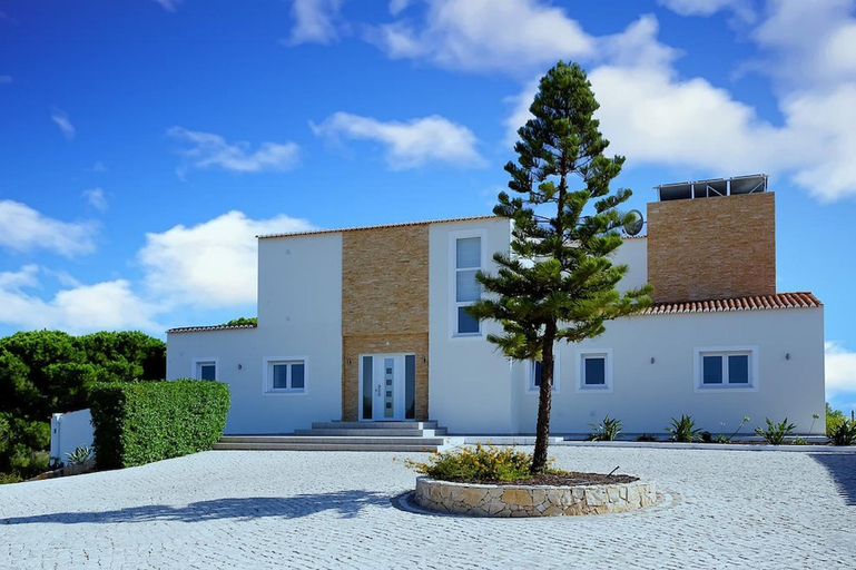 Others 3, Goldeneye · Luxury 6 Bedroom Villa With Infinity P, Lagoa
