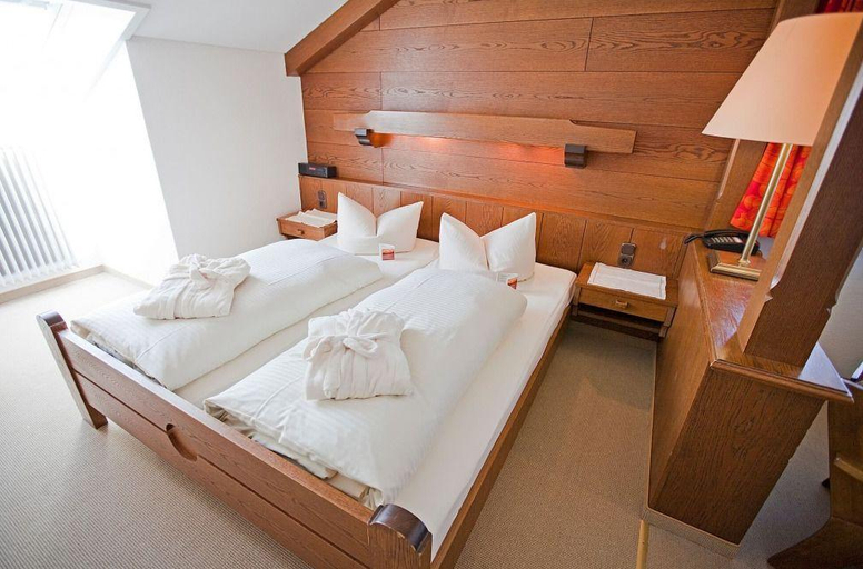 Bedroom, Gastehaus an der Peitnach-Hotel Zum Dragoner, Weilheim-Schongau