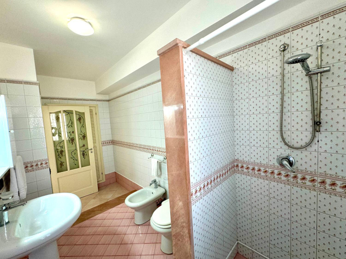 Bathroom 2, B&B Blue, Palermo