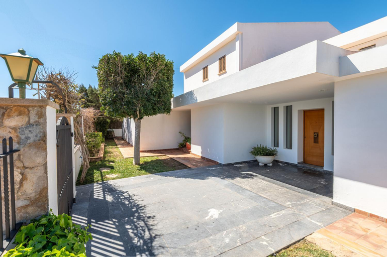 Others 4, Villa Garrido, Baleares