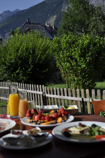 Food & Drinks 4, Chalet la Cachette Cyclists & Skiers, Isère