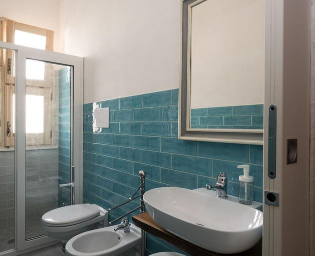Bathroom 2, Stagnone Area Zero, Trapani