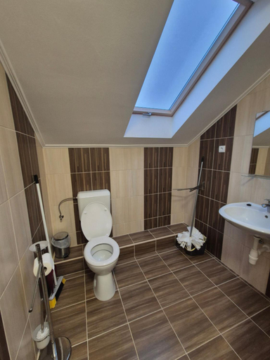 Bathroom 4, Darazsik Pihenopark, Bátonyterenye