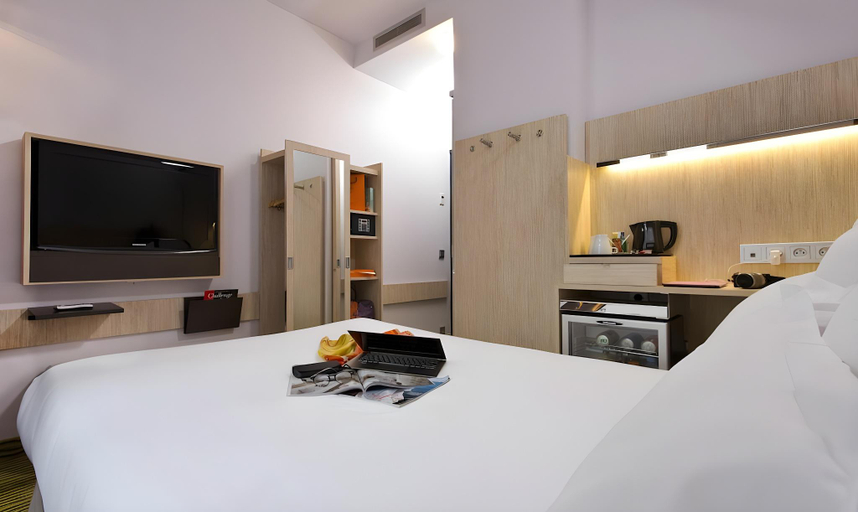 Bedroom 3, Hotel Libertel Gare de l'Est Francais, Paris