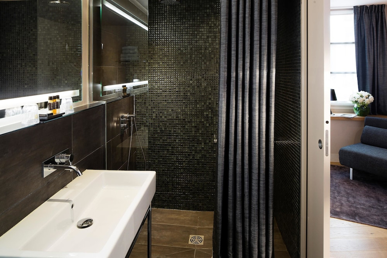 Bathroom 4, Best Western Quartier Latin Pantheon, Paris