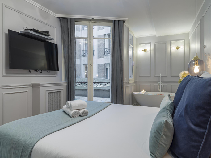 Bedroom 2, The Blue Pearl, Paris