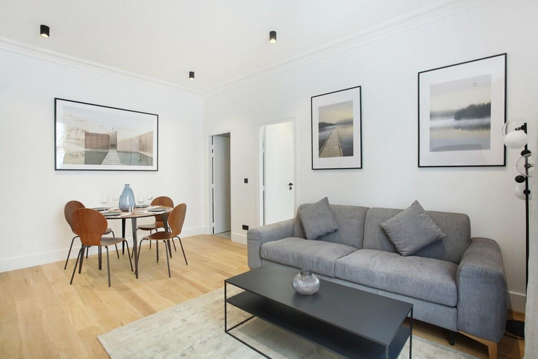 Others 5, Superb Apartment Palais Royal Opera, Paris