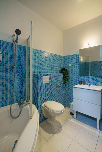 Bathroom 3, Apartments Du Louvre - Le Marais, Paris