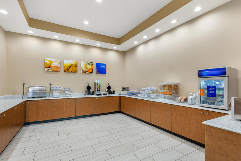 Food & Drinks 4, Comfort Suites Greensboro-High Point, Guilford