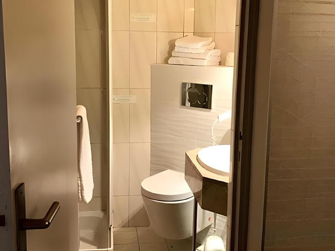 Bathroom 3, Hotel De France Invalides, Paris