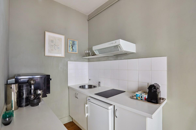 Others 3, Charming 1BR rue des Martyrs, Paris