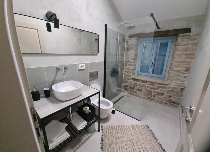Bathroom, Casa Jovanin, Oprtalj