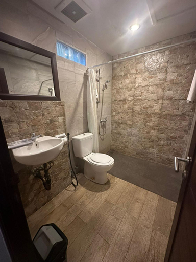Bathroom 4, Kasuari Valley Beach Resort, Sorong