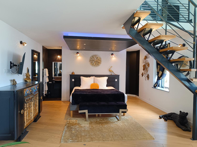 Others 5, Les Suites de Bougainville, Finistère
