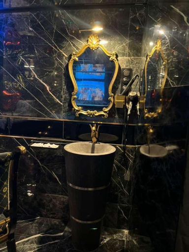 Others 4, Versace Suite, Hérault