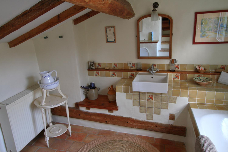 Bathroom 5, Cuq en Terrasses, Tarn