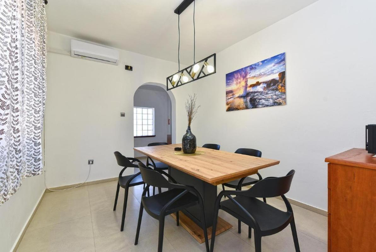 Facilities 3, Stylish family retreat with shared pool, Fažana