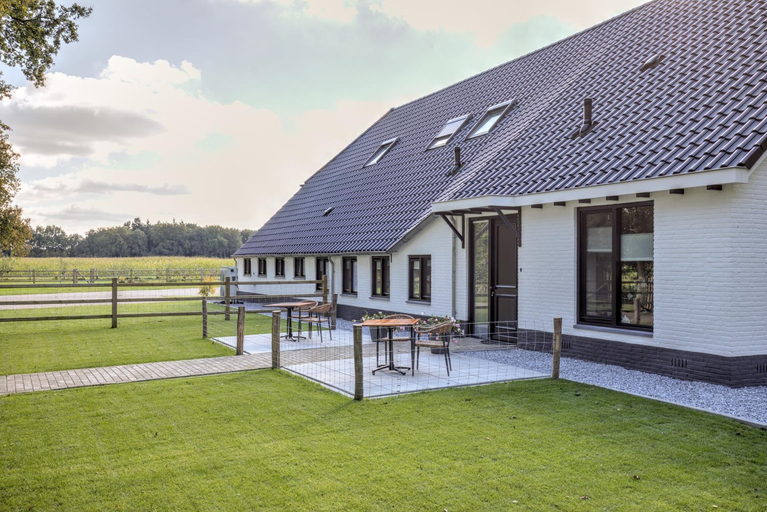 Others 3, B&B Doraki, Oldebroek