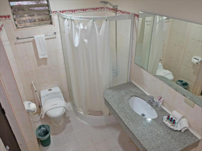 Bathroom 3, La Carmela De Boracay, Malay