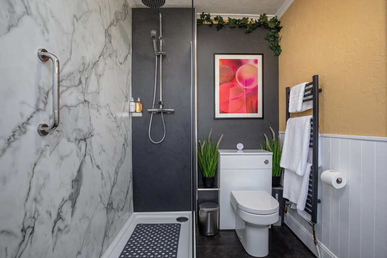 Bathroom 3, Glenholme Guest House - Room Only, North Yorkshire