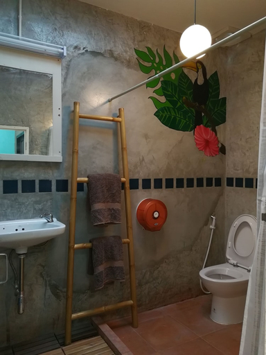 Bathroom 3, 60 Bluehouse - Hostel, Muang Chiang Mai