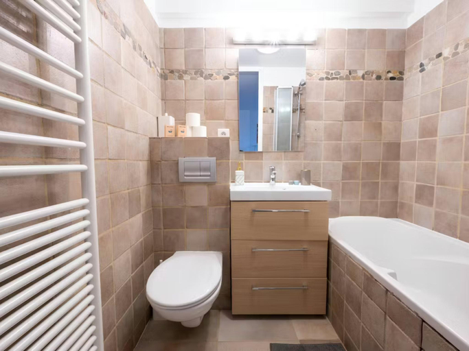 Bathroom 3, Cozy Artist’s Loft, Paris
