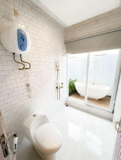 Bathroom 3, Villa Kota Bunga Aeshtetic By akuvilla, Cianjur