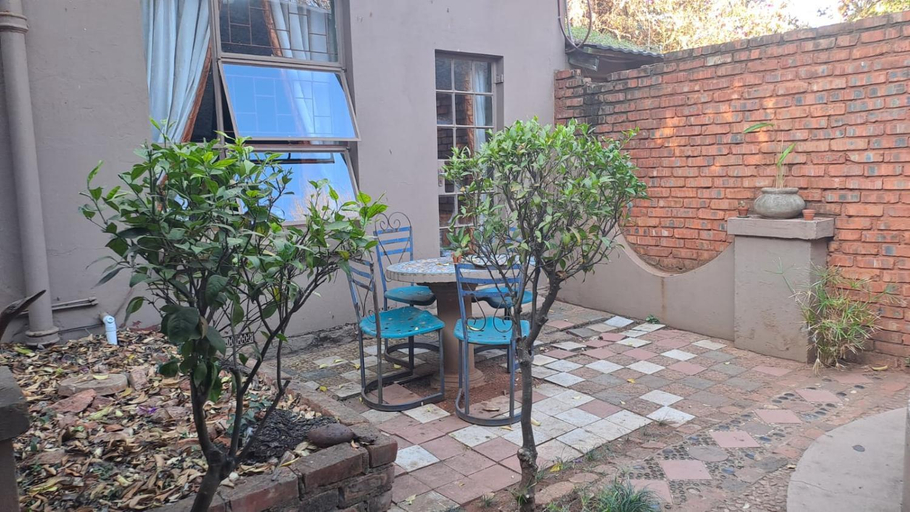 Others 5, Duck and Dine, City of Tshwane
