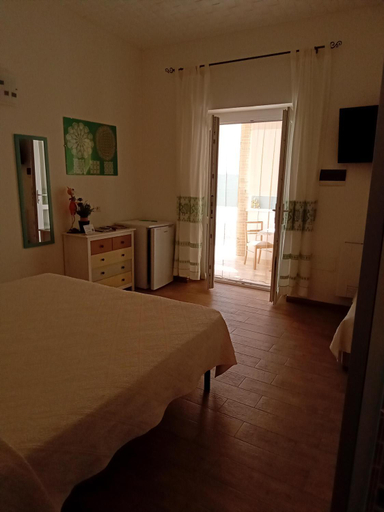 Bedroom 2, Sa Corte de Peppino - Affittacamere con cucinino, Nuoro