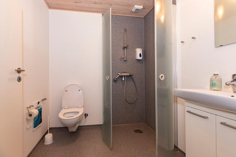 Bathroom 2, Ballum Slusekro, Tønder